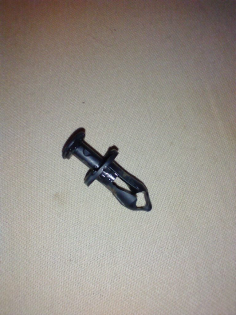 (15) Splash Guard Clip Cambria ATV